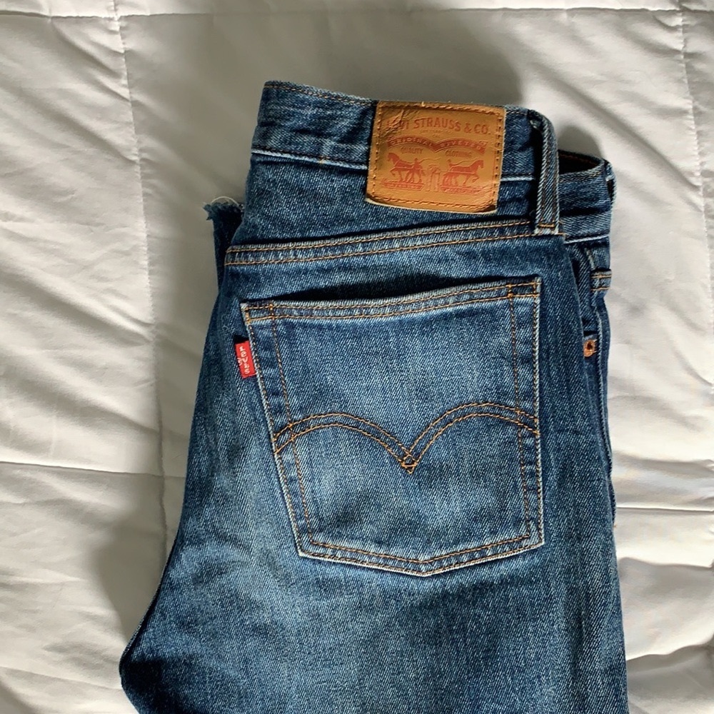 Levi’s Wedgie Straight Leg Jean size 29